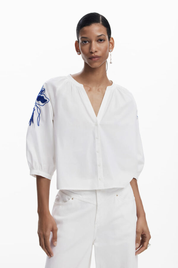 Top bordado nas mangas Desigual